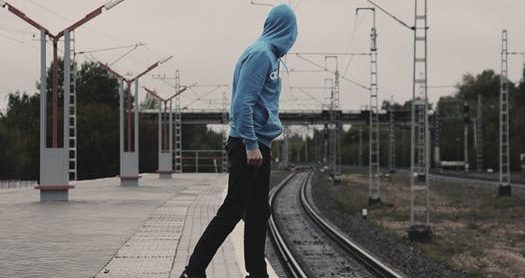 wearing sweatshirt in summer