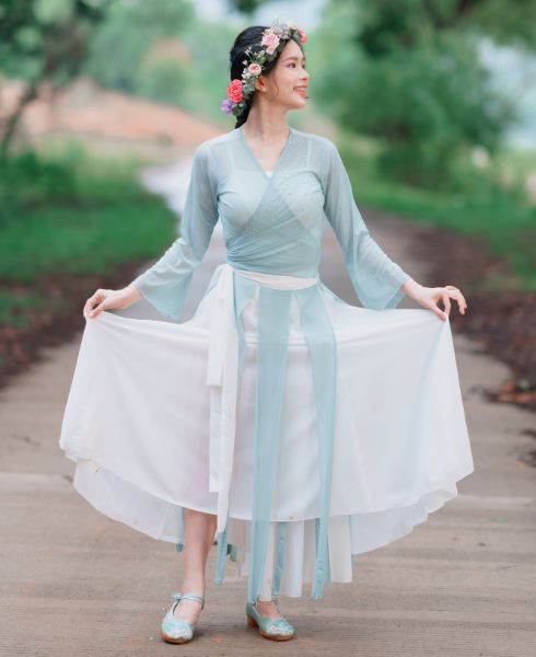 Dolong gown dress